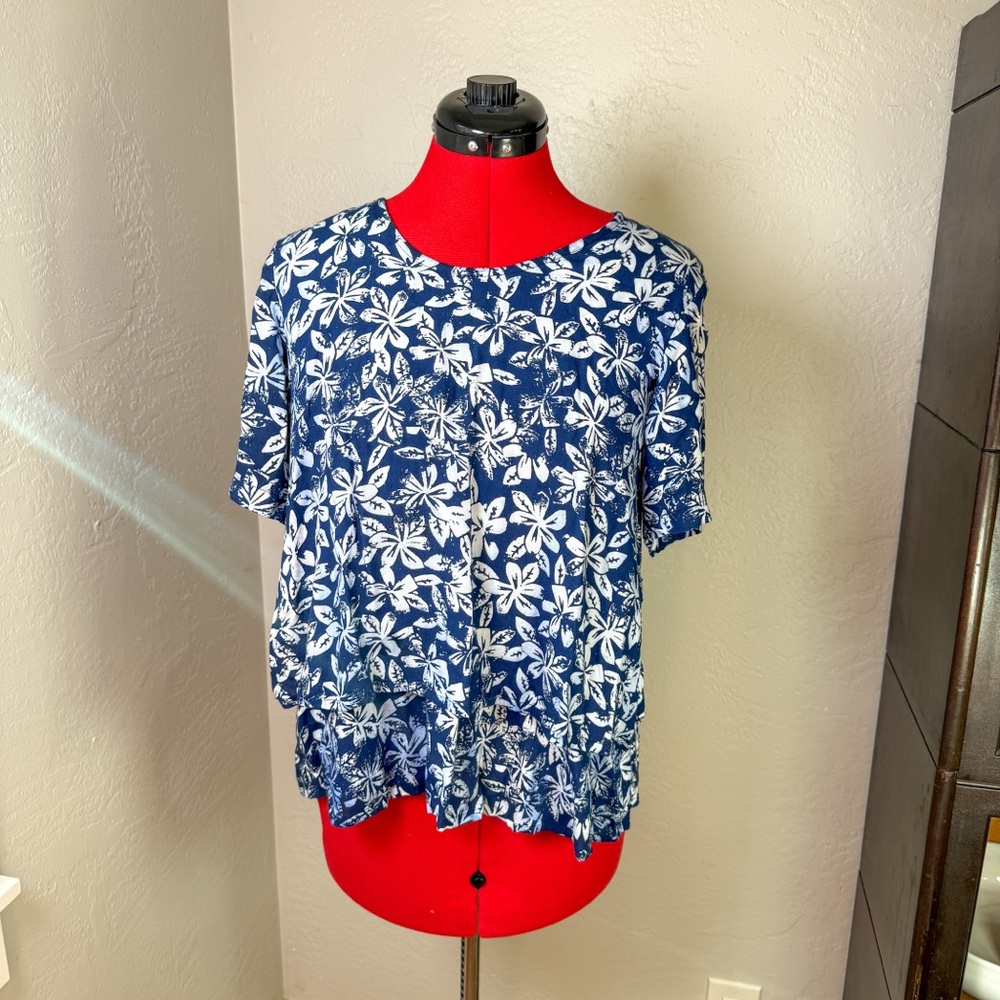 Blue Ginger Navy White Floral Hawaiian Boho Rayon Layered Hem Swing Top Size S